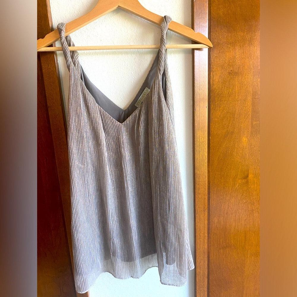 Sleeveless top size L